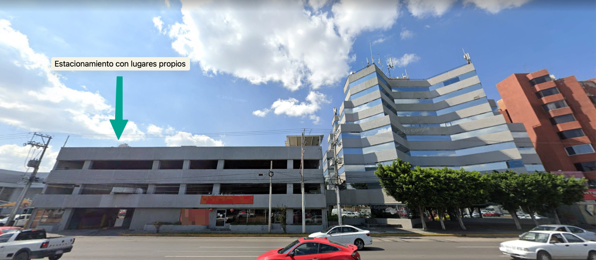 Fachada del Condominio Comercial Ejecutivo Torre II sobre Av. Constituyentes, Querétaro